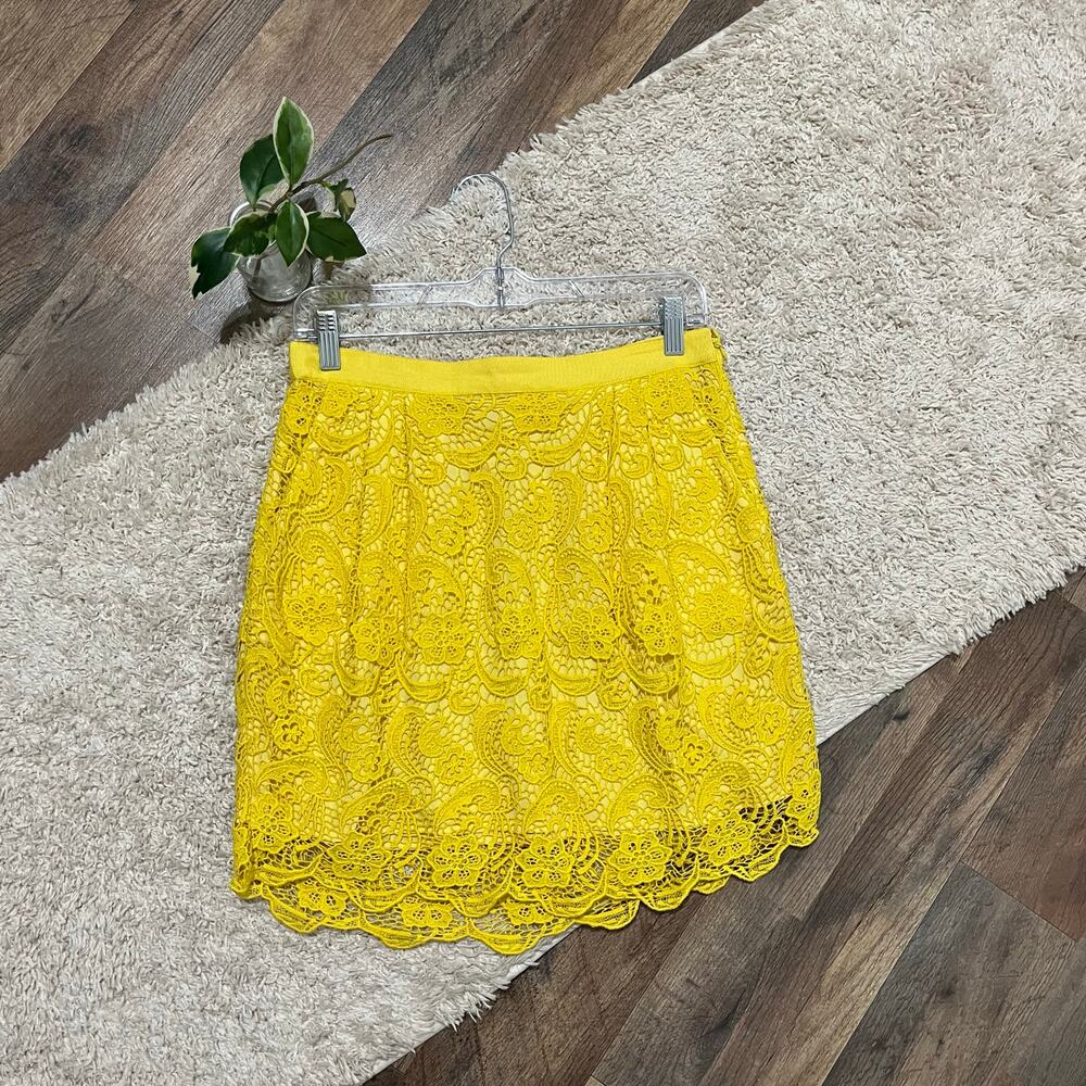 Club Monaco Size 6 Yellow Floral Lace Crochet Scalloped High-Rise Mini Skirt